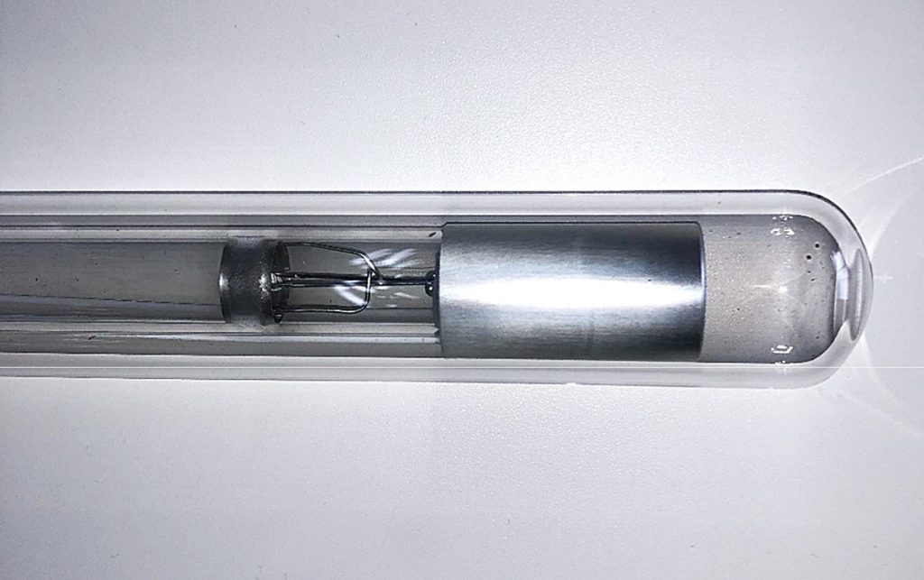 直管型熱陰極型低圧水銀灯｜耐水性仕様｜ハクロン製作所
